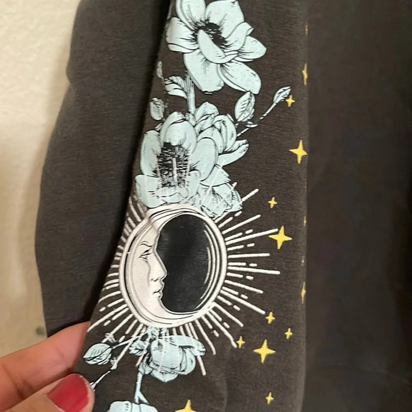 Rebellious One sweatshirt size M b-1 - Picture 3 of 14